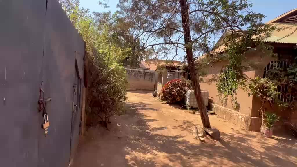 Maison de 3 chambres à vendre à CRAA, Lubumbashi