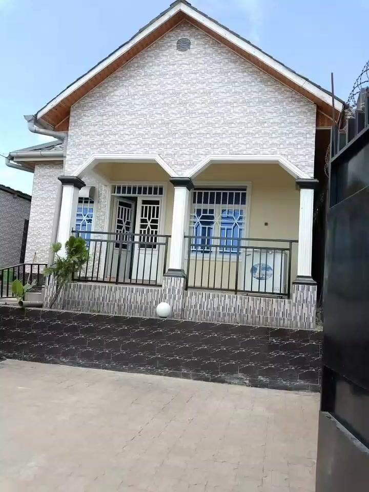 Maison de 4 chambres à vendre à En-Vrac, Mont Ngafula