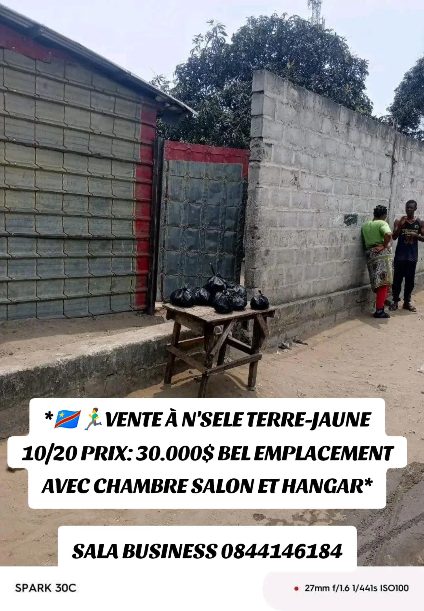 Maison de 1 chambre à vendre à Terre Jaune, Nsele