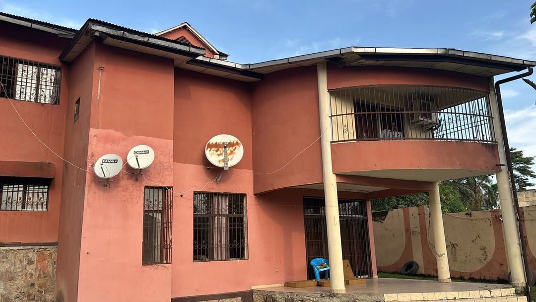 Duplex de 5 chambres à vendre à UPN, Ngaliema