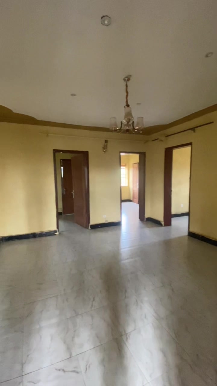 Appartement de 3 chambres à louer à Centre-ville, Bunia