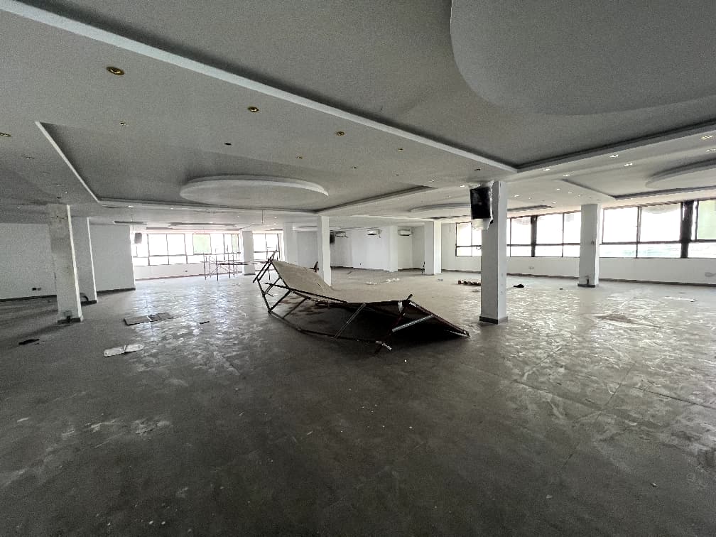 Espace commercial à louer à Funa, Limete