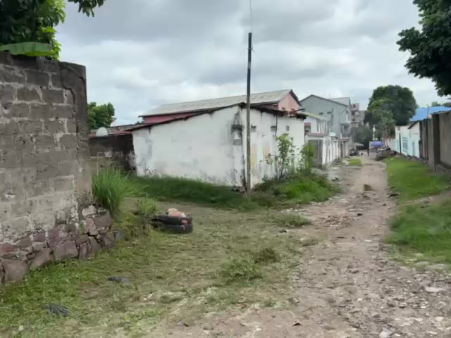 Parcelle avec maison de 2 chambres à vendre à Jamaïque, Kintambo
