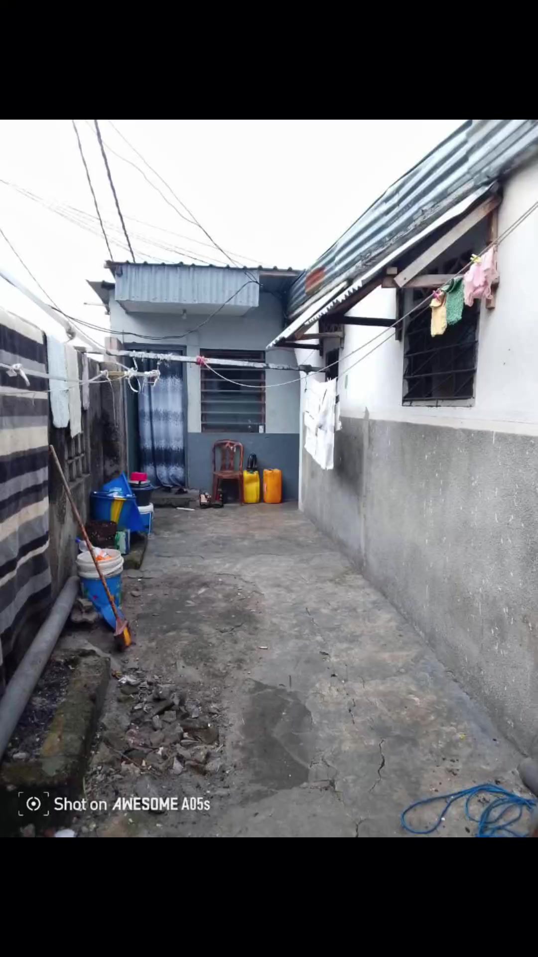 Parcelle avec maison de 2 chambres à vendre à Yolo Nord, Kalamu