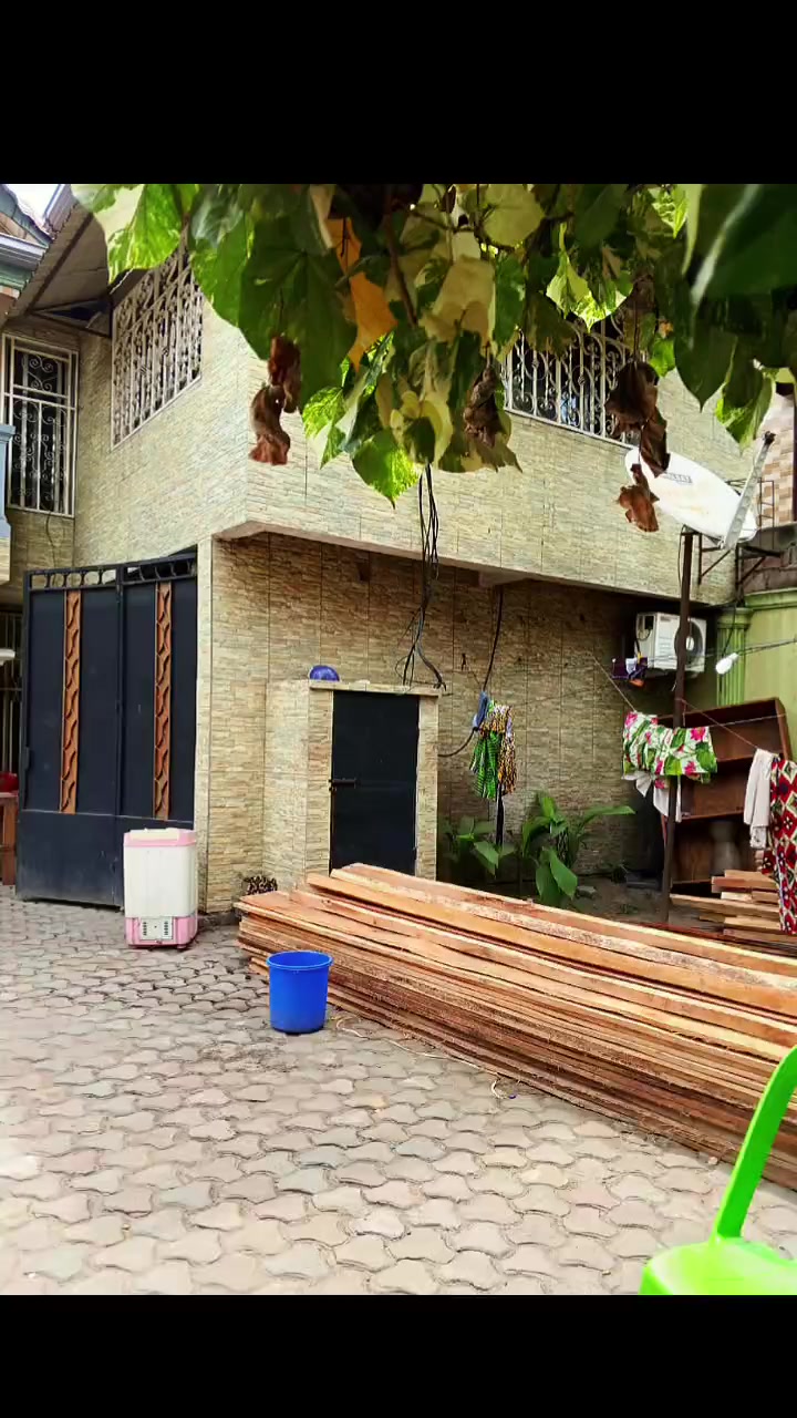 Parcelle avec maison de 5 chambres à vendre à Funa, Limete