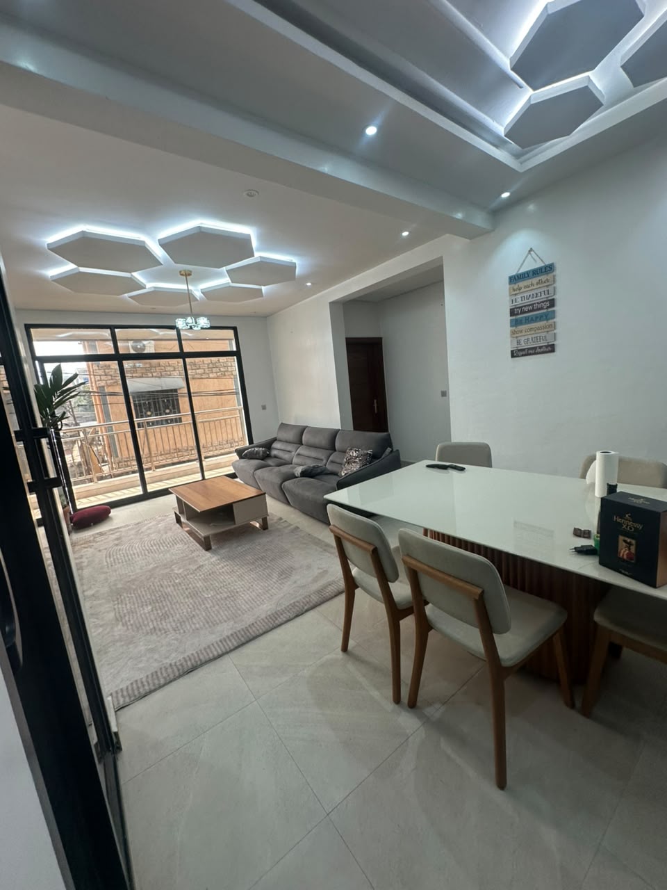 Bien de 3 chambres à louer à Huilerie, Kinshasa